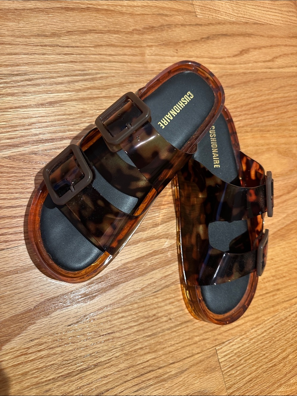 Cushionaire Women's Tortoiseshell Buckle Slide Sandals - Brown 
Suze 7